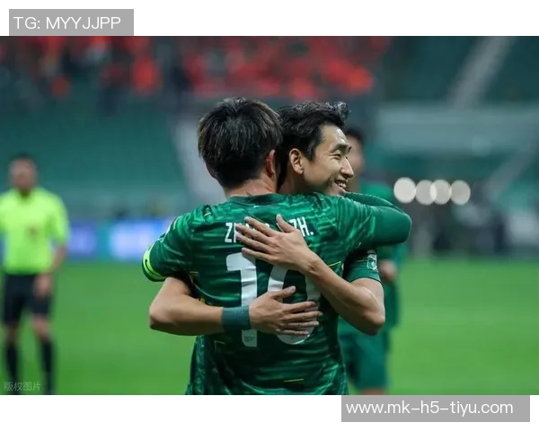 国安球迷机场送别塞蒂恩张源泪洒离别情深